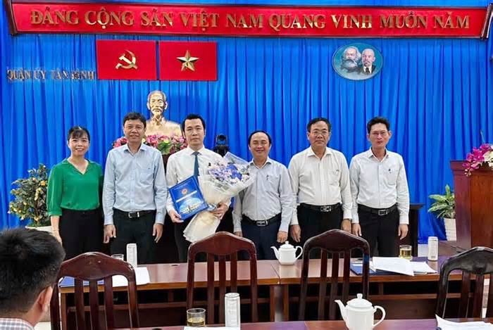 Phó Chủ tịch UBND quận Tân Bình Trương Tấn Sơn nhận công tác tại Tỉnh ủy Long An