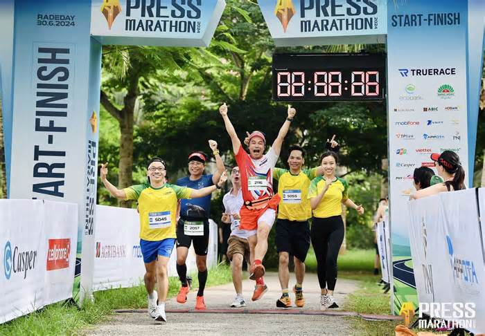 Tiền Phong Runners đua tài ở giải chạy Press Marathon 2024