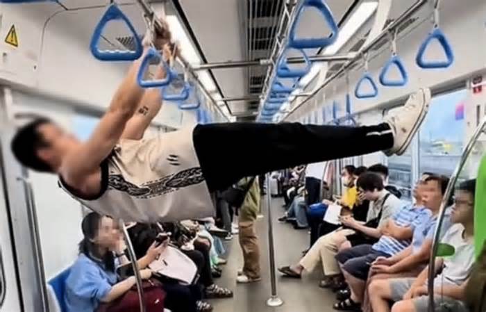 Đề nghị công an xử lý nam thanh niên hít xà đơn trên Metro số 1