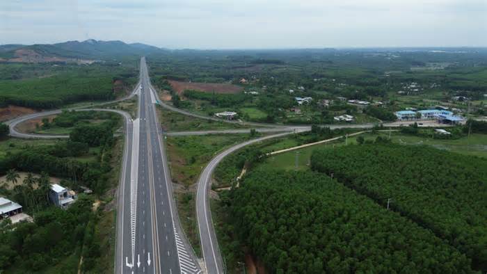 Tin tức sáng 21-9: Triển khai xây dựng đường cao tốc Bắc Nam phía Tây đoạn Gia Nghĩa - Chơn Thành