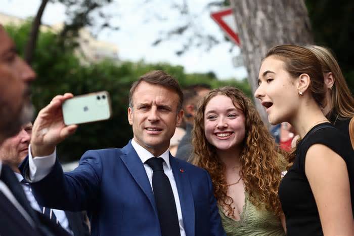 Tổng thống Pháp Macron khó cản chiến thắng của đảng cực hữu