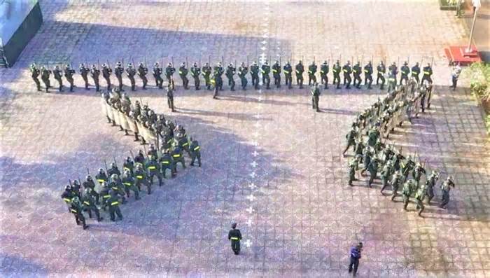 Cảnh sát cơ động Đắk Nông biểu diễn võ thuật, sử dụng vũ khí chiến đấu điêu luyện