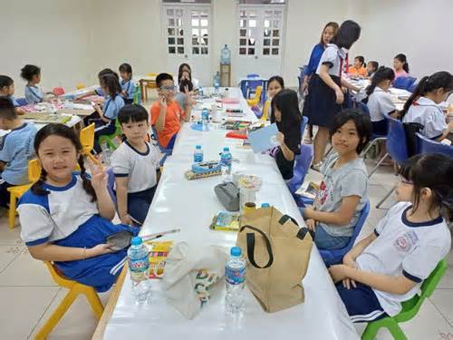 57 học sinh bị đau bụng, sốt, phụ huynh nghi bị ngộ độc thực phẩm