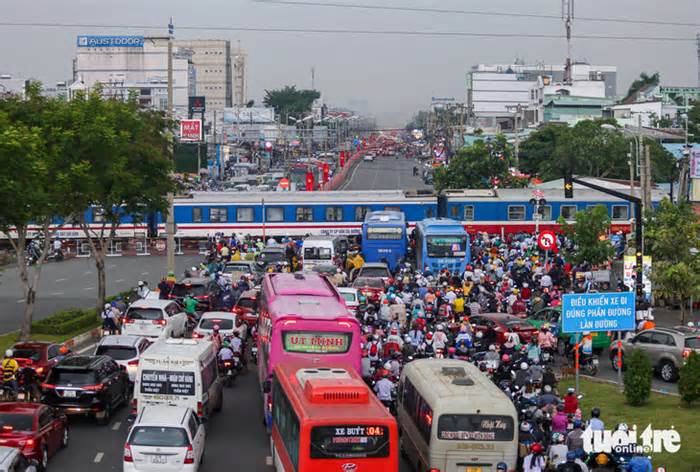 24 điểm giao giữa đường sắt và đường bộ ở TP.HCM gây ùn ứ giao thông