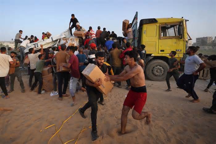 Israel bị tố không kích trại tị nạn làm chết 20 người