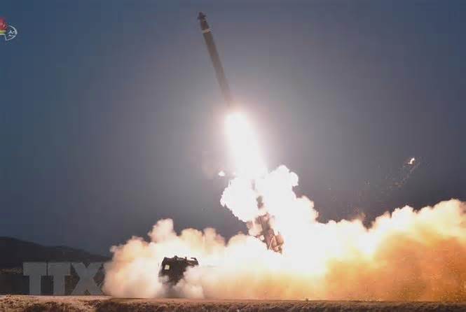 Triều Tiên phóng tên lửa đạn đạo chưa xác định ra ngoài khơi