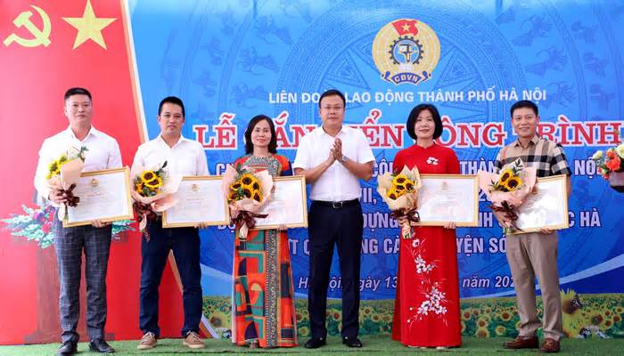 Công đoàn Thành phố Hà Nội gắn biển công trình chào mừng đại hội