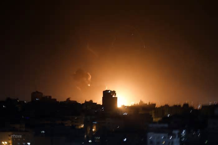 Israel không kích vào Gaza trả đũa vụ phóng đạn pháo của Hamas