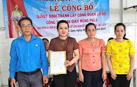 Liên đoàn Lao động huyện Chợ Gạo thành lập CĐCS chào mừng 95 năm Công đoàn Việt Nam