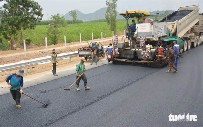 Lượng công việc hai đoạn cao tốc Vĩnh Hảo đến Dầu Giây còn nhiều, Bộ chỉ đạo khẩn