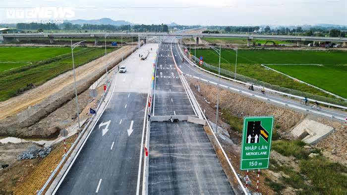 Cận cảnh 19 km cuối cùng trên cao tốc Diễn Châu – Bãi Vọt thông xe sáng nay
