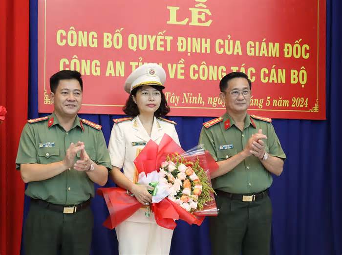 Công an tỉnh Tây Ninh, Hậu Giang bổ nhiệm 11 sĩ quan cấp tá giữ các chức vụ