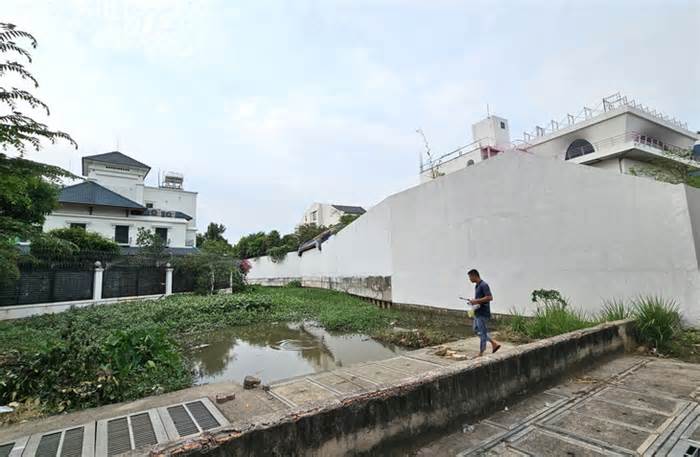 Những công trình nào ở Thảo Điền xây không phép, lấn hành lang sông Sài Gòn?