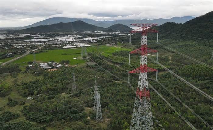 Đường dây 500kV gặp sự cố 'thoáng qua', nhiều nhà máy điện ở miền Nam 'dừng đột ngột'