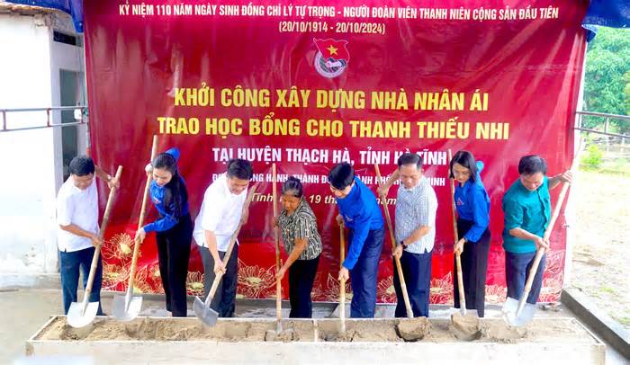 Xây nhà tình nghĩa, trao học bổng cho học sinh trên quê hương anh Lý Tự Trọng