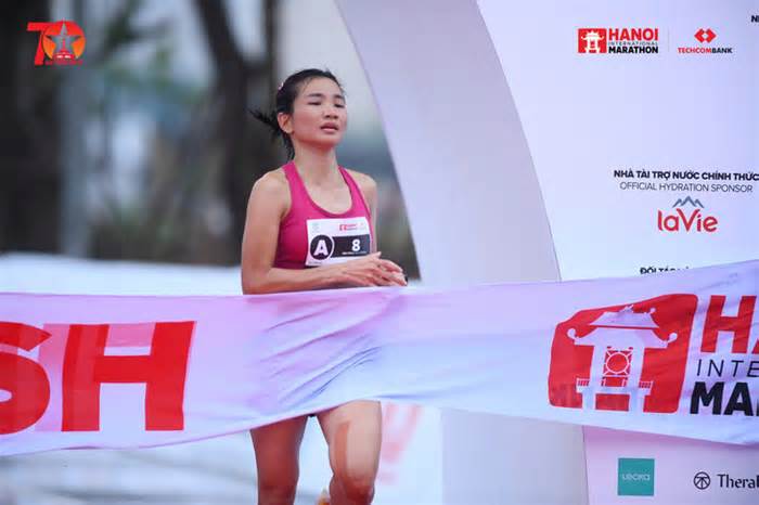 Nguyễn Thị Oanh vượt kỷ lục quốc gia marathon