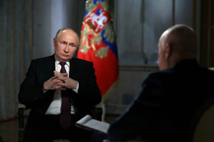 Ông Putin nói về lực lượng tràn qua biên giới Nga từ Ukraine bằng xe tăng