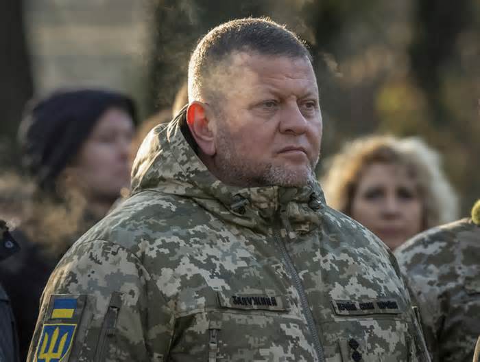 Đài CNN: Tổng thống Ukraine Zelensky sắp cách chức tướng quân đội Zaluzhny