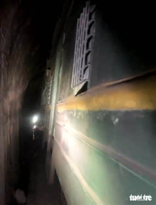 2 đoàn tàu công trình va nhau trong hầm Bãi Gió đường sắt Bắc - Nam