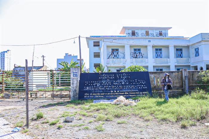 Bệnh viện bỏ hoang trên đất vàng ven biển Đà Nẵng