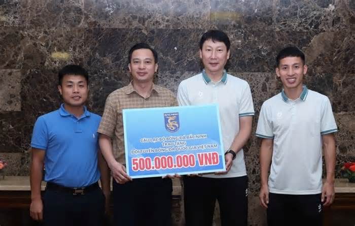 CLB Bắc Ninh trao thưởng nửa tỷ đồng cho đội tuyển Việt Nam