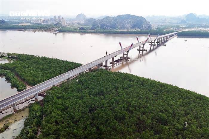 Vì sao cầu Bến Rừng nối Hải Phòng với Quảng Ninh 'lỡ hẹn' thông xe?