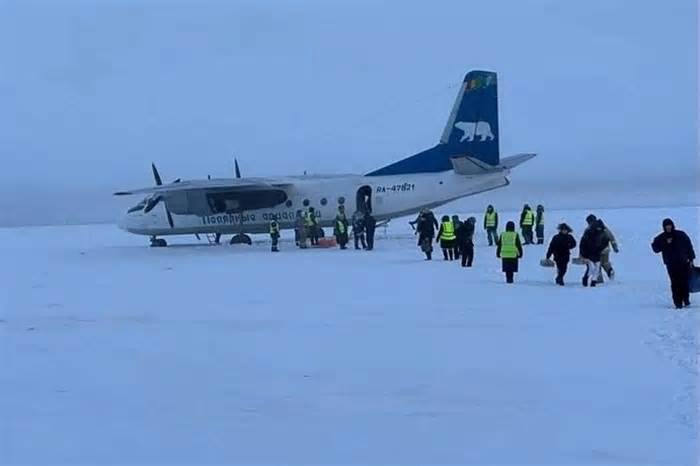 Máy bay Nga hạ cánh nhầm xuống sông băng