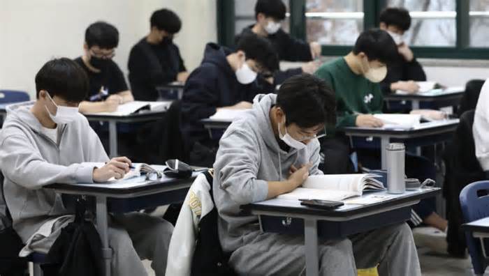 Giảm áp lực cho kỳ thi đại học kéo dài 8 tiếng, Hàn Quốc bỏ các câu hỏi hóc búa