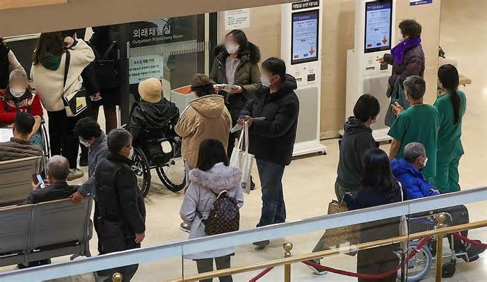 Bệnh nhân Hàn Quốc bức xúc khi 9.000 bác sĩ đồng loạt xin nghỉ