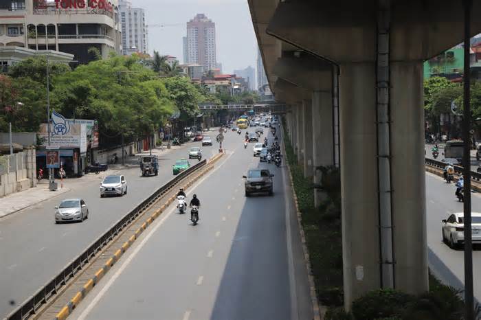 Cận cảnh đường Nguyễn Trãi, Hà Nội trước khi quây lô cốt