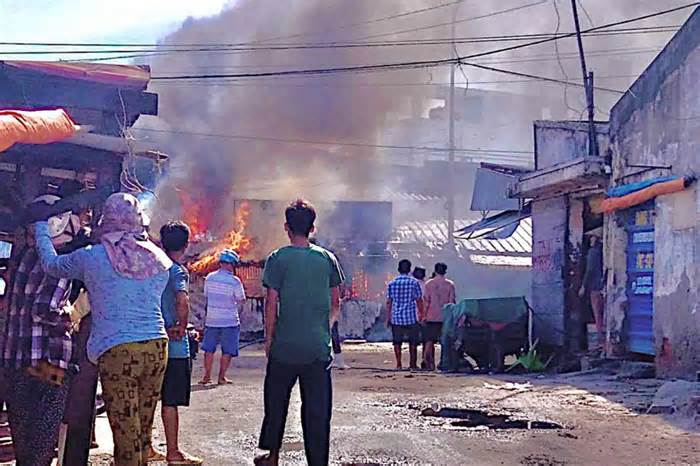 Khống chế đám cháy tiệm tạp hóa trong cảng cá La Gi, Bình Thuận