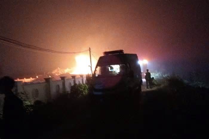 Cháy lớn tại một nhà xưởng ở Thường Tín, Hà Nội khiến 3 người bị thương