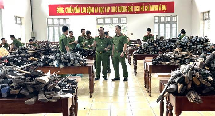 Thu hồi vũ khí tự chế từ dân giúp tỉnh Đắk Lắk bình yên