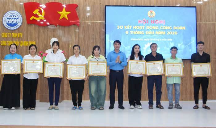 Công đoàn Khánh Hòa thúc đẩy thi đua để người lao động 'giỏi hơn, thu nhập tốt hơn'