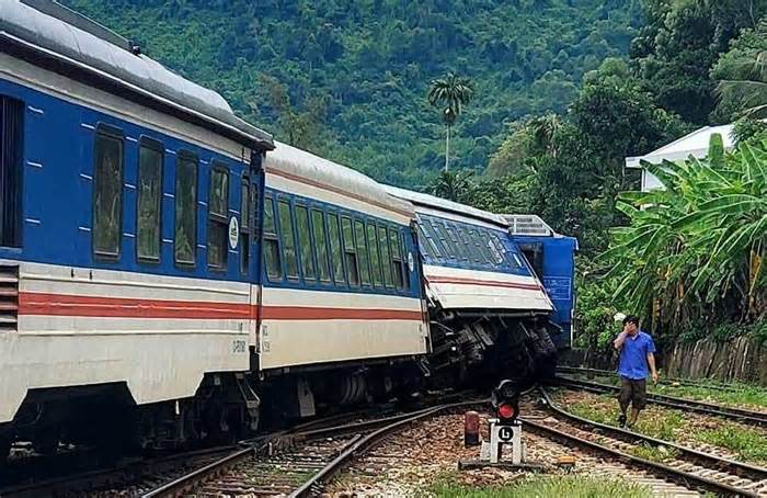 Lập tổ xác minh nguyên nhân tàu trật bánh ở Thừa Thiên Huế