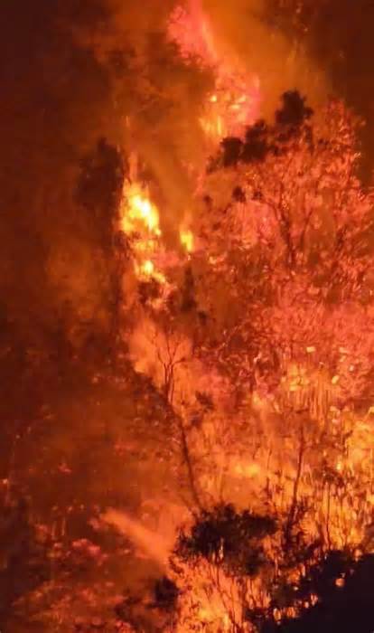 Hà Giang huy động hơn 700 người chữa cháy rừng trên đỉnh Tây Côn Lĩnh