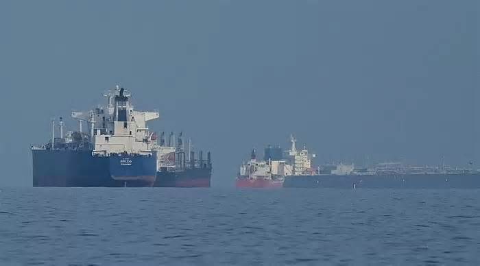 Ba tàu muốn đổi sang quốc tịch Việt Nam để được an toàn ở Trung Đông