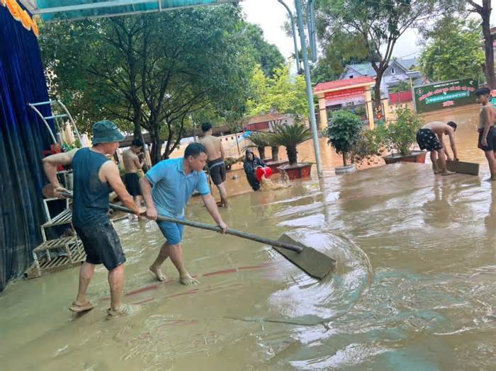 Thầy trò vùng cao gượng dậy sau lũ