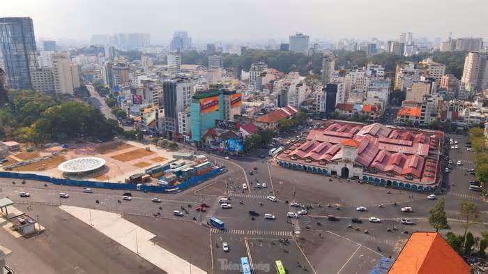 Giếng trời khổng lồ hình hoa sen của nhà ga Bến Thành chính thức lộ diện