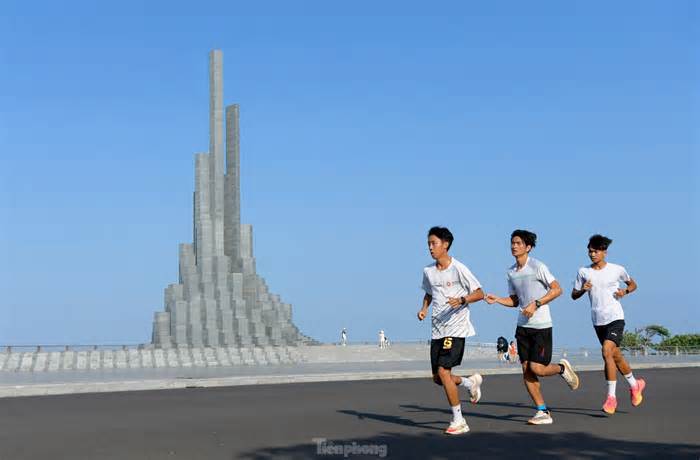 Các đoàn điền kinh dồn về Phú Yên, sẵn sàng chinh phục Tiền Phong Marathon 2024