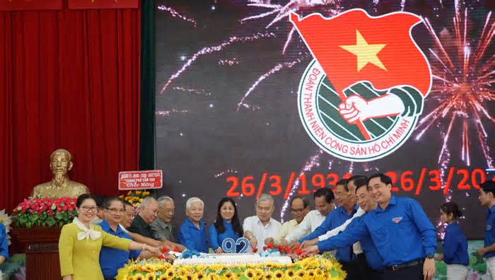 Nguyên Chủ tịch nước Nguyễn Minh Triết dự kỷ niệm 92 năm Ngày thành lập Đoàn TNCS Hồ Chí Minh