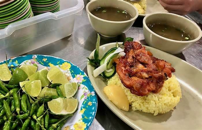 Hàng trăm người ngộ độc do ăn cơm gà ở Nha Trang xuất viện