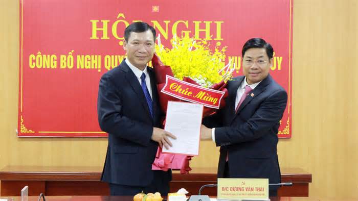 Công bố nghị quyết của Ban Thường vụ Tỉnh ủy Bắc Giang về công tác cán bộ