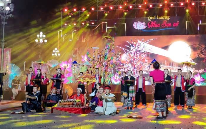 Khai mạc Lễ hội đường phố 'Quê hương mùa sen nở' tại Nghệ An
