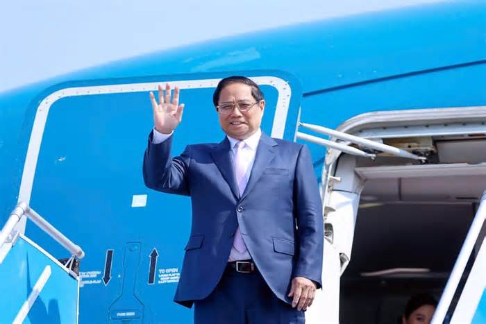 Thủ tướng Phạm Minh Chính tới Thủ đô Vientiane bắt đầu chuyến tham dự Hội nghị Cấp cao ASEAN 44, 45