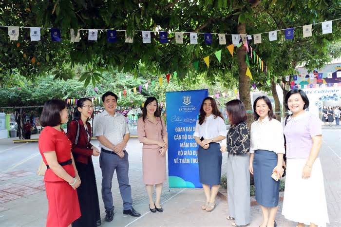 Đoàn cán bộ của Bộ Giáo dục và Đào tạo tham quan mô hình giáo dục chất lượng cao tại trường mầm non Lý Thái Tổ 2