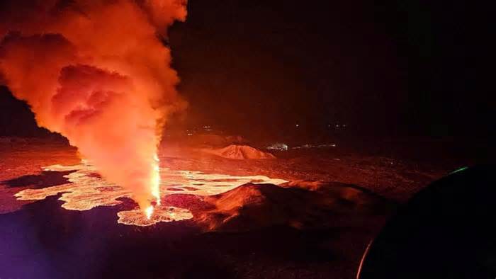 Núi lửa phun trào ở Iceland, dung nham cao tới 80m