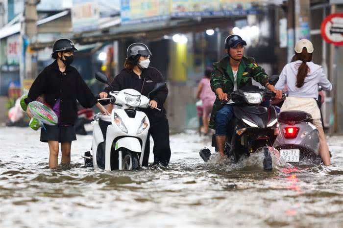 Biển Đông khả năng có vùng áp thấp, Nam Bộ mưa gia tăng đầu tuần tới