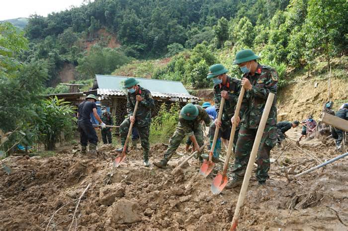 Tạm đình chỉ công tác 2 chủ tịch xã ở Lào Cai vì né tránh trong phòng chống bão lũ