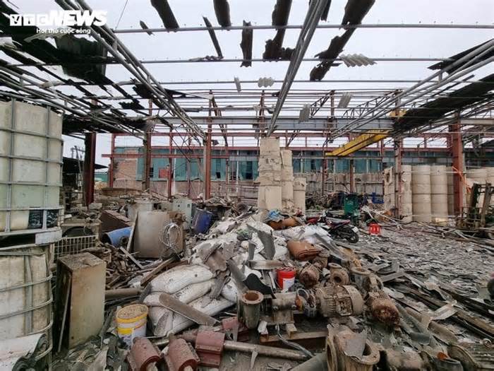 Vụ nổ nhà máy giấy ở Bắc Ninh: Mái nhà vỡ nát, thiết bị sản xuất biến dạng
